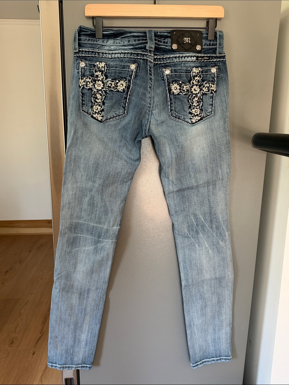 Miss Me Floral Cross Pocket Low Rise Skinny Jeans Size 29